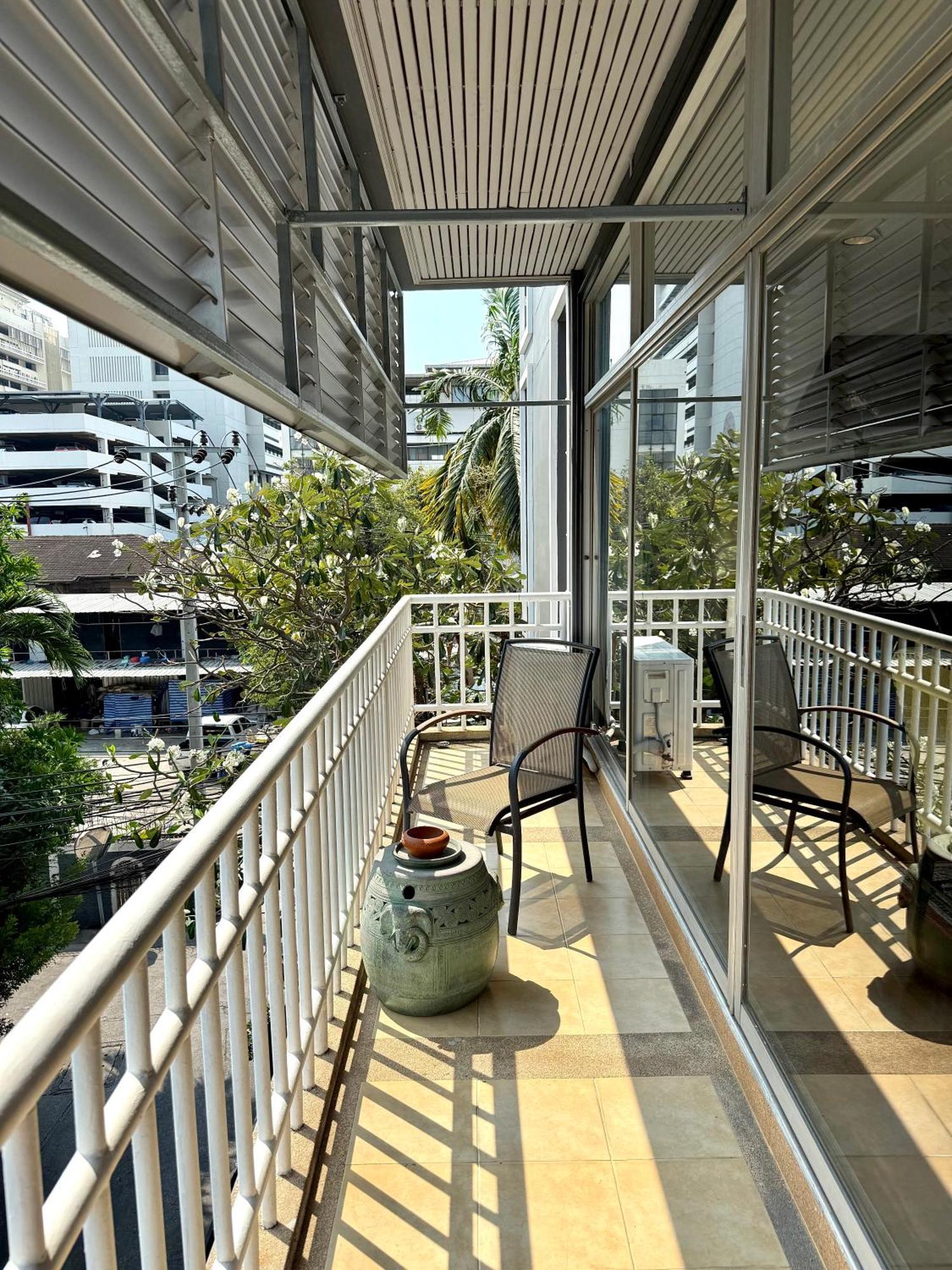 Samsen Suites Spacious 2Br Contemporary Thai Style Bangkok Exterior foto
