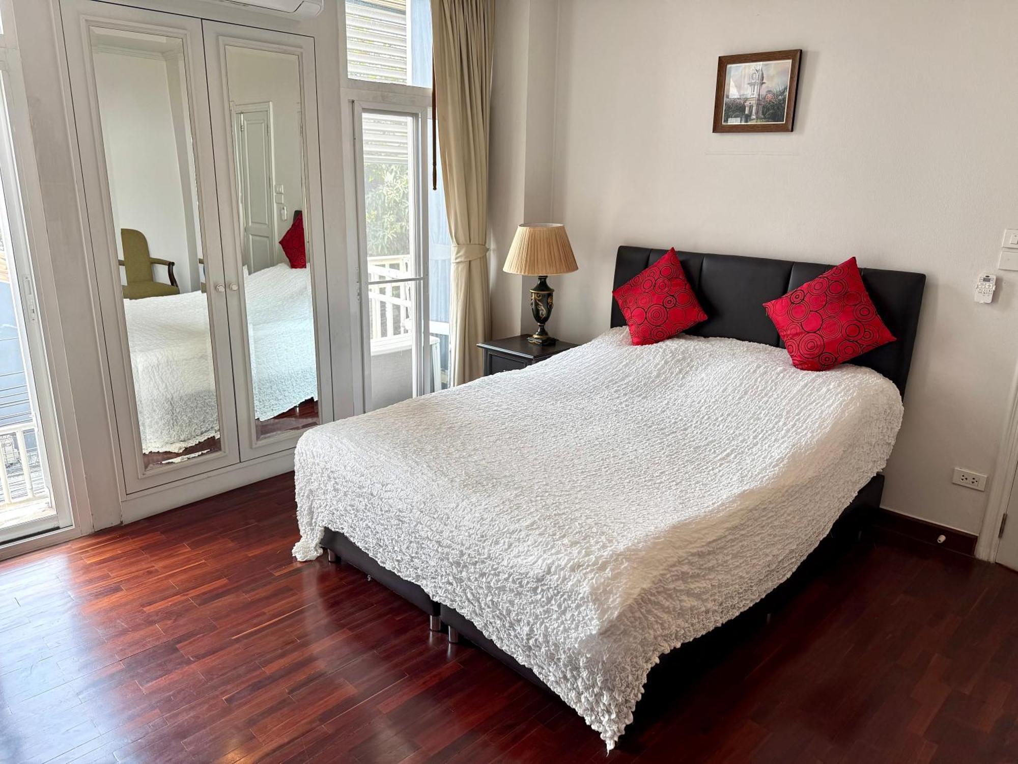 Samsen Suites Spacious 2Br Contemporary Thai Style Bangkok Exterior foto
