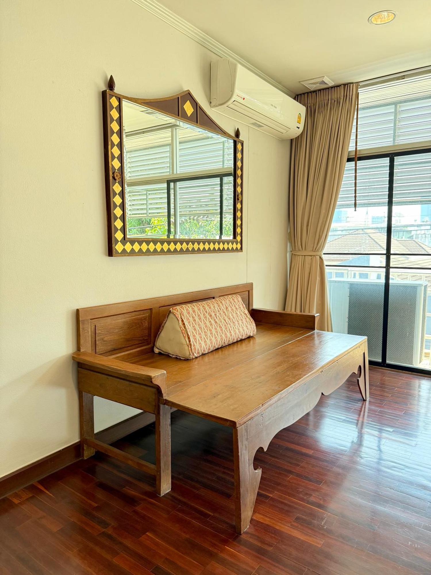 Samsen Suites Spacious 2Br Contemporary Thai Style Bangkok Exterior foto