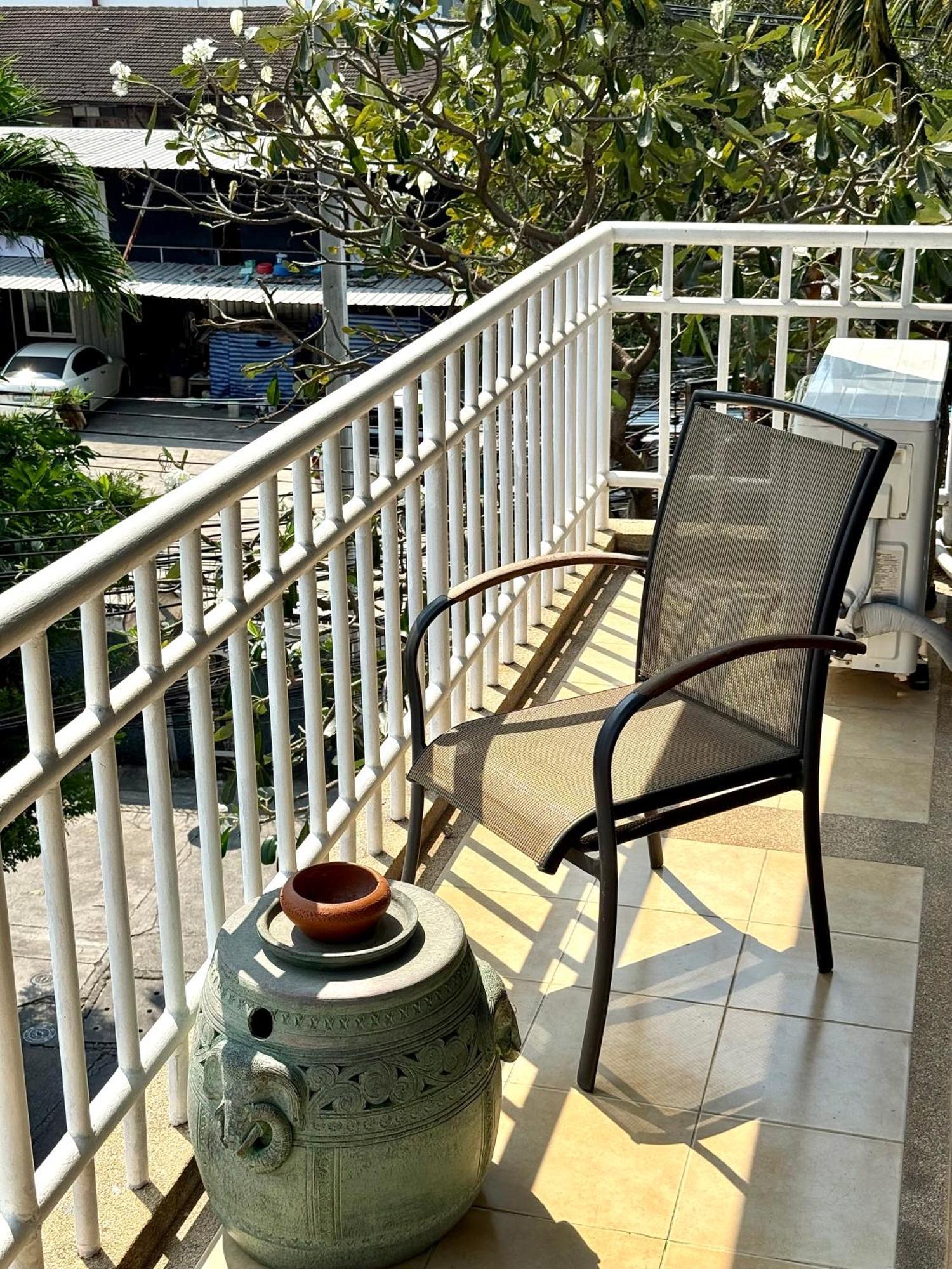 Samsen Suites Spacious 2Br Contemporary Thai Style Bangkok Exterior foto