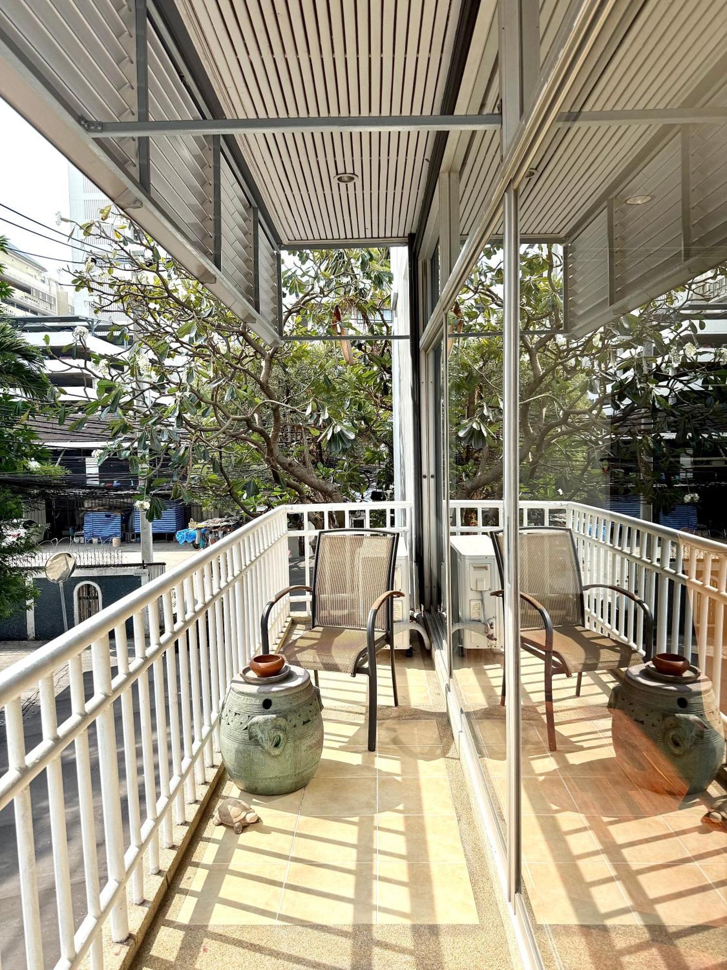 Samsen Suites Spacious 2Br Contemporary Thai Style Bangkok Exterior foto