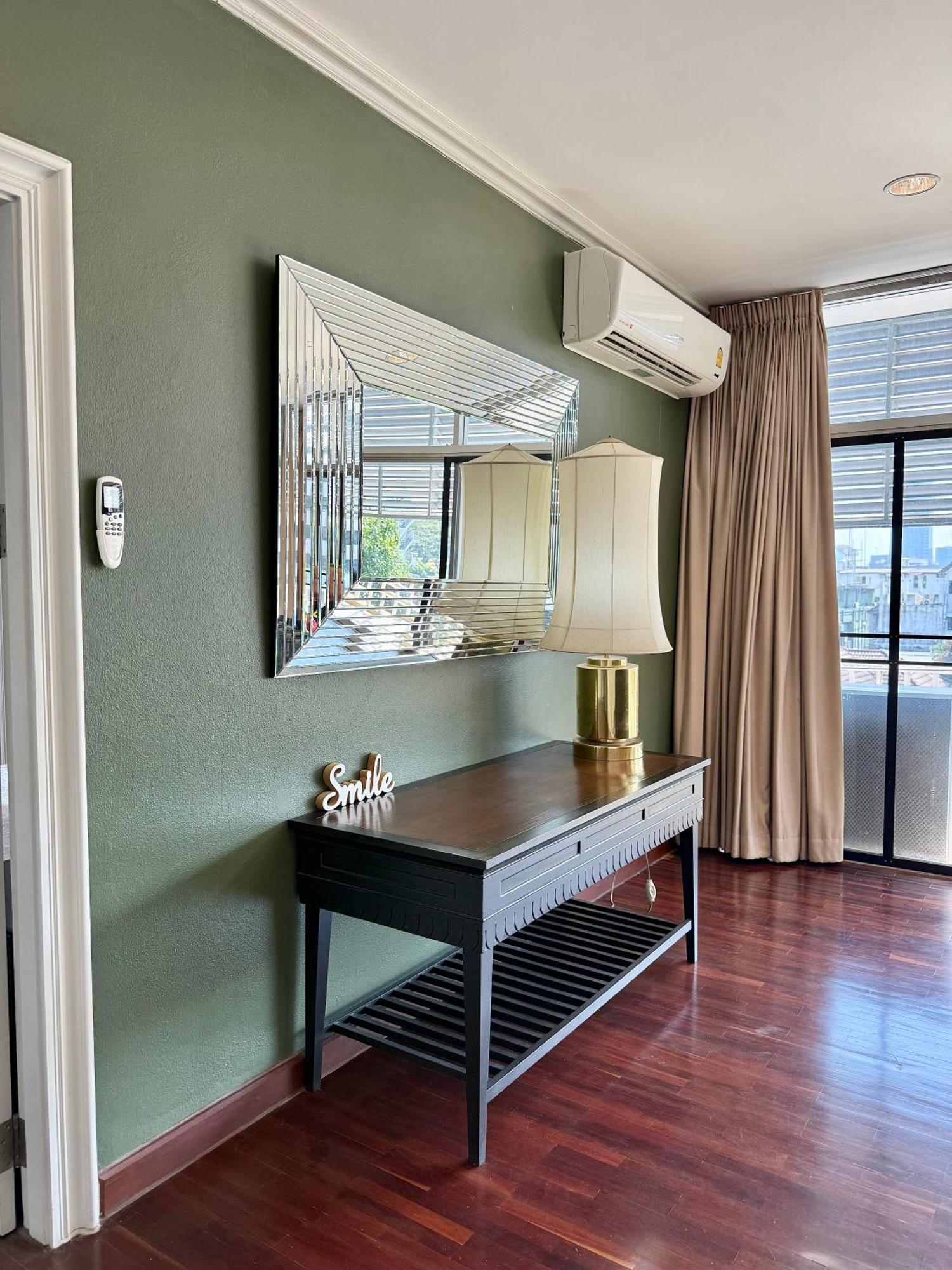 Samsen Suites Spacious 2Br Contemporary Thai Style Bangkok Exterior foto