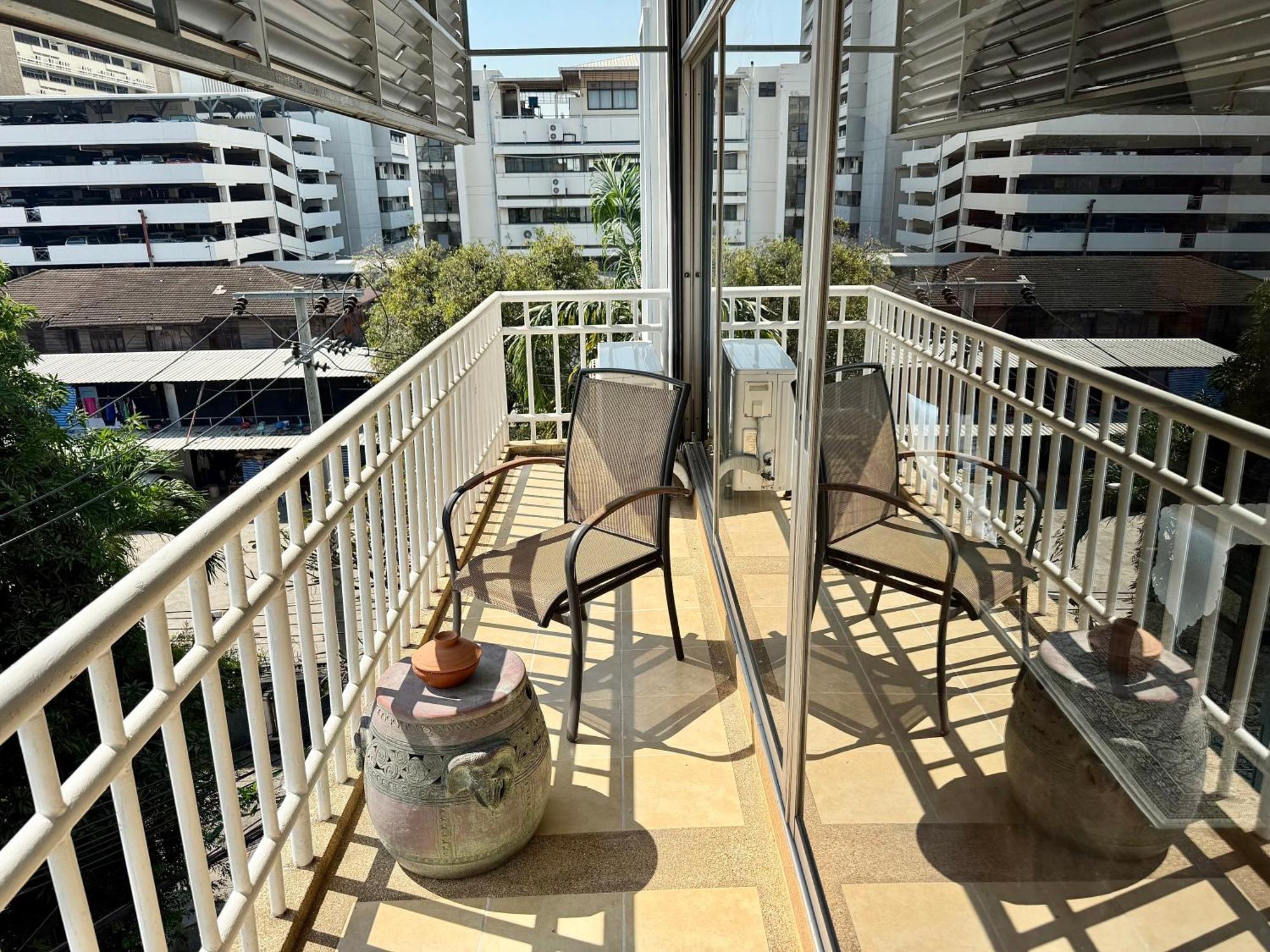 Samsen Suites Spacious 2Br Contemporary Thai Style Bangkok Exterior foto