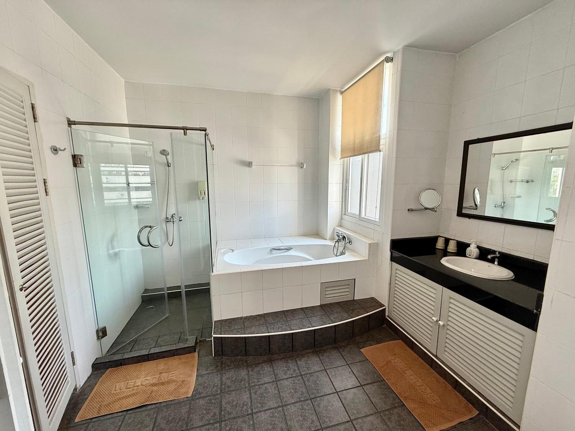 Samsen Suites Spacious 2Br Contemporary Thai Style Bangkok Exterior foto